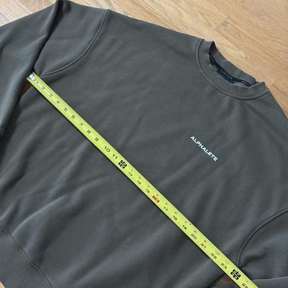 Alphalete Willow Green Classic Crew Crewneck Sweater Sweatshirt Men’s Medium - Picture 3 of 7